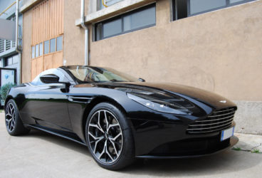 aston-martin-db11-volante-3