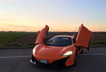 mclaren-650-rental-car-upcars-1