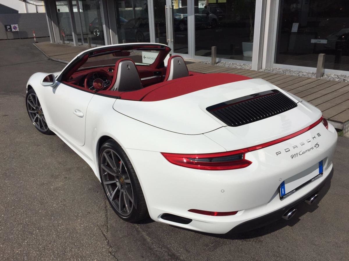 rent porsche dubai